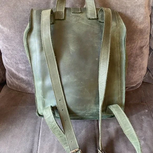 LOVELY GREEN LEATHER BACKPACK WITH LAPTOP COMPARTMENT - Picture 10 of 14